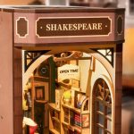 collector-artisan-book-nook-with-elizabethan-details Collector artisan book nook with Elizabethan details and acrylic-painted wood finish
