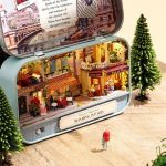 compact-diorama-theater-with-miniature-furniture Compact 1:24 scale diorama theater kit with miniature furniture and accessories