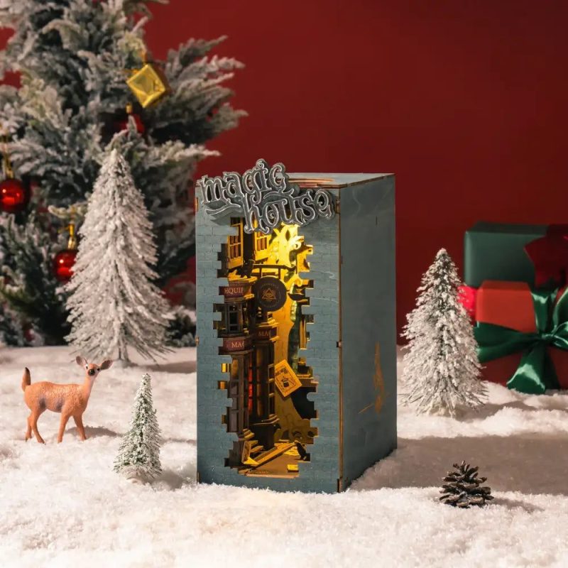 detailed-handcrafted-wooden-diorama-for-readers Detailed handcrafted wooden diorama for readers showing shadow and light layering