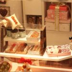 handcrafted-tiny-furniture-and-decor-for-dollhouse Handcrafted miniature furniture and decor pieces for dollhouse build