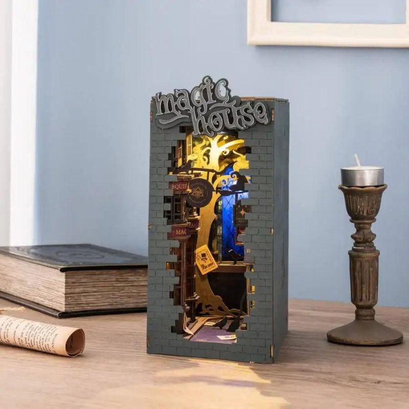 illuminated-miniature-house-diorama-for-book-lovers illuminated miniature house diorama for book lovers