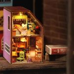 Lightweight wooden miniature model for travel