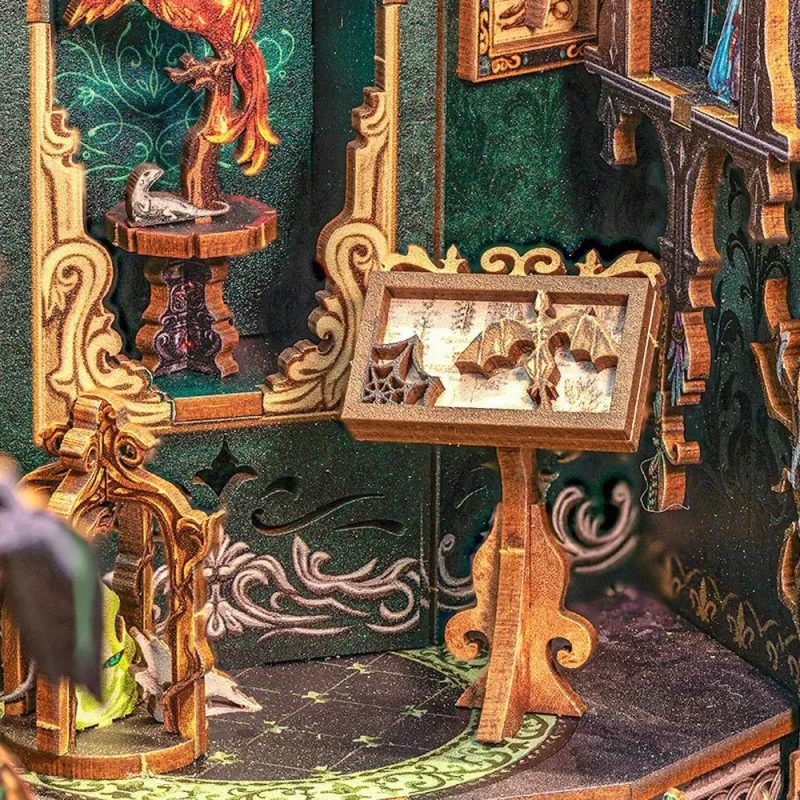 miniature-darkness-themed-book-nook-with-dried-flowers Miniature darkness-themed book nook with dried flowers and preserved botanicals