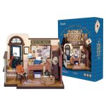 miniature-dollhouse-detective-office-scene Detective office miniature dollhouse scene featuring desk lamp, magnifying glass, evidence pinboard, and case files