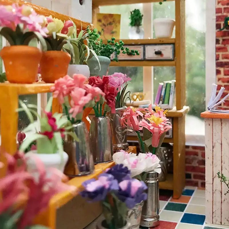 miniature-house-decor-with-realistic-miniature-flowers Miniature house decor with realistic miniature flowers and LED lighting