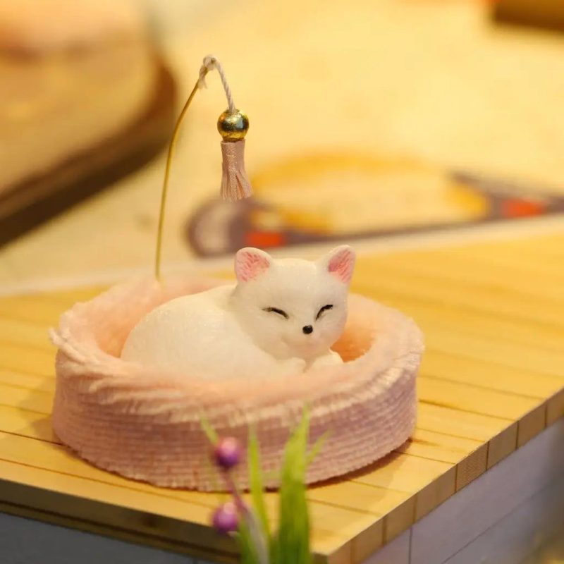 miniature-indoor-cat-cafe-scene-kit Miniature indoor cat café scene kit displayed on a wooden desk