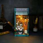 shelf-accessory-miniature-bookstore-scene-as-gift-for-readers miniature bookstore scene shelf accessory presented as gift for readers