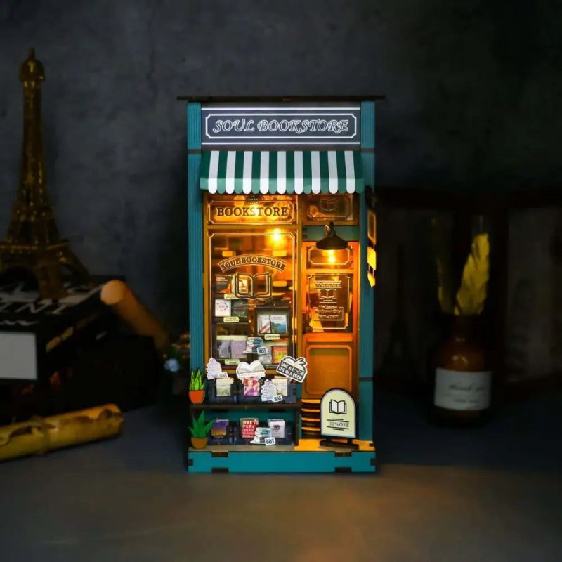 shelf-accessory-miniature-bookstore-scene-as-gift-for-readers miniature bookstore scene shelf accessory presented as gift for readers