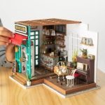Simon's Coffee House DIY Miniature House Kit