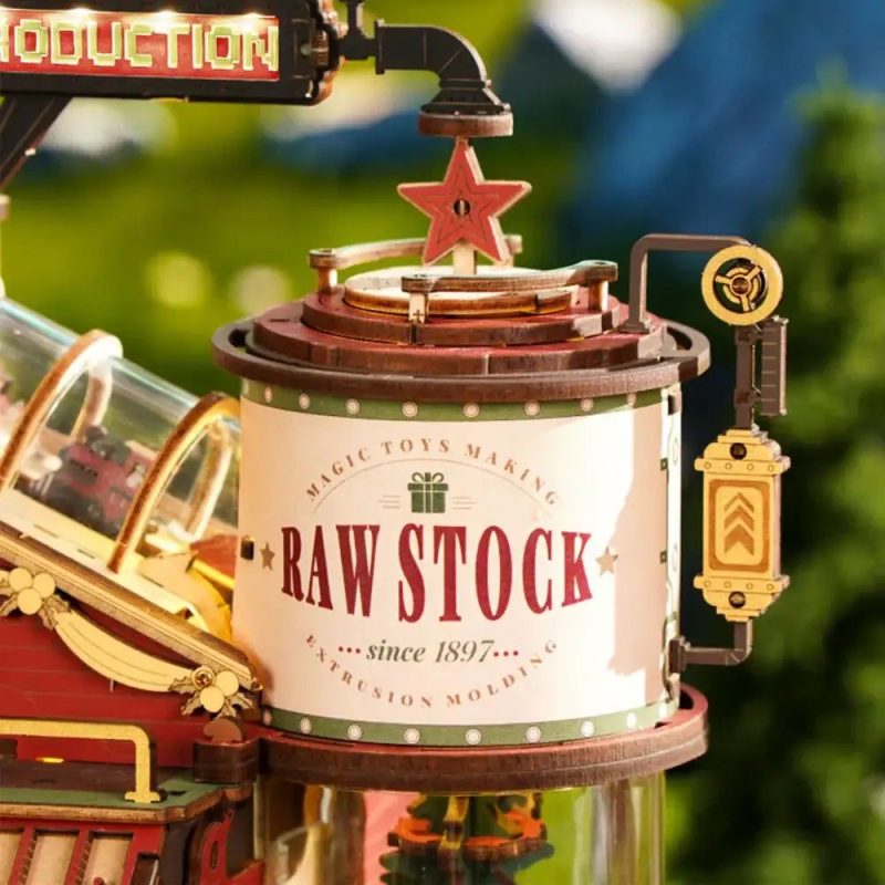 vintage-style-mechanical-wooden-music-box-with-melody Vintage-style mechanical wooden music box playing circus melody with LED lighting